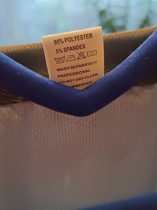 Футболка з абстрактним принтом