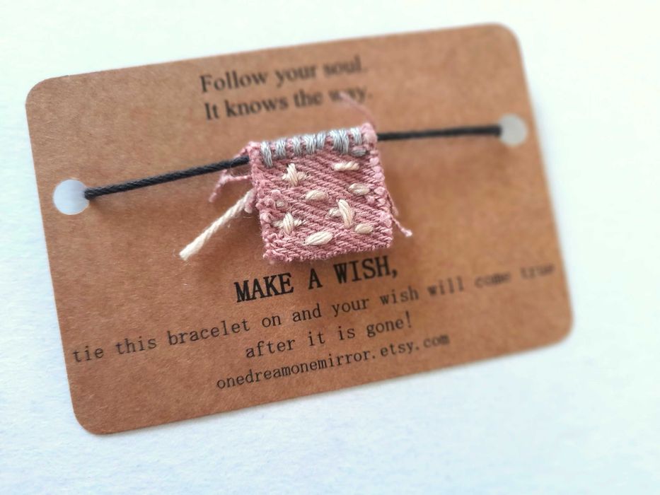 Pulseira de desejo com talismã bordado à mão Sashiko