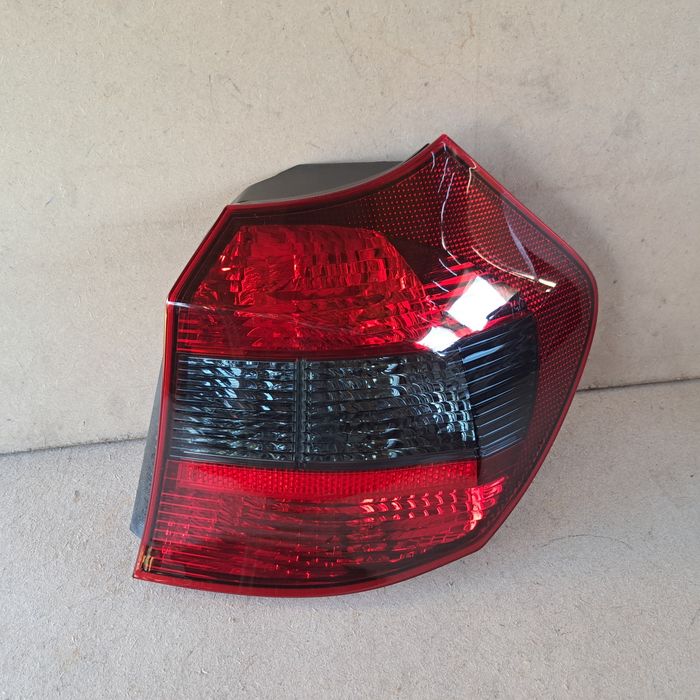 Lampa prawy tył bmw 1 e87 ciemna