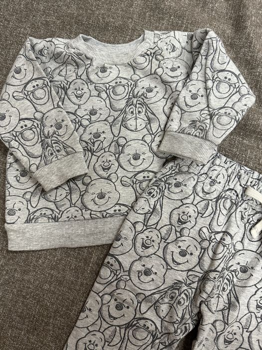 Сірий костюм disney baby 6-9 m