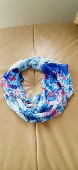 NOWA. Apaszka, chusta, szal