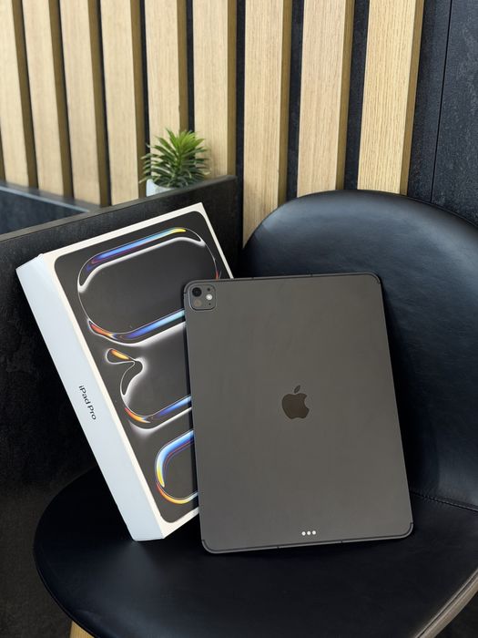 Планшет Apple iPad Pro 13 (2025) 12/256GB Wi-Fi + Cellular Space Black (ME7W4) Open Box