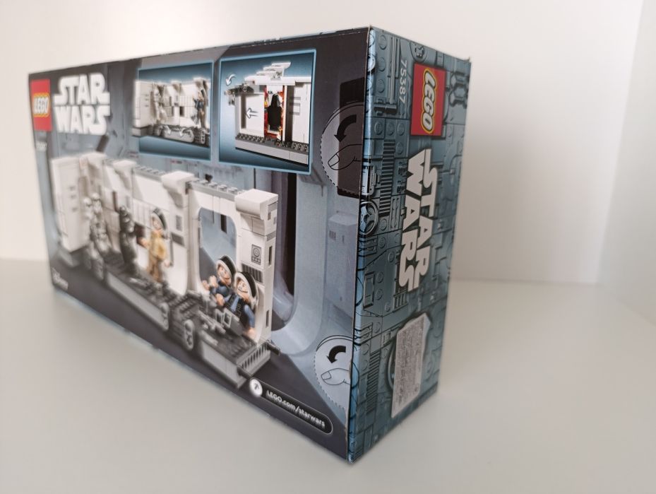 Набір LEGO Star Wars Посадка на борт Тантів IV (75387)