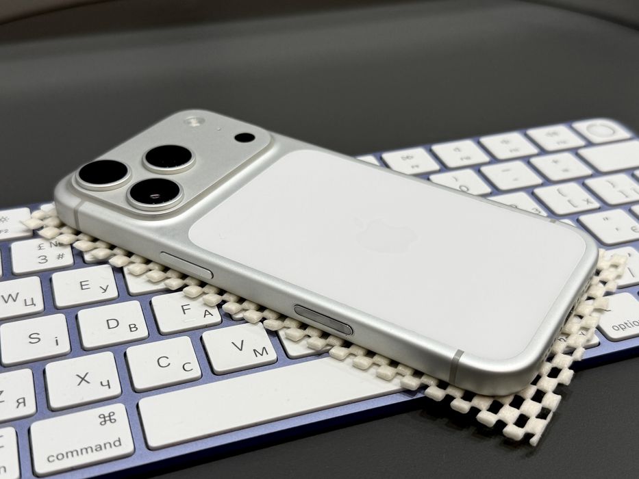 iPhone 17 Pro  1TB Silver (АКБ 94% 314 циклів, iCloud заблокований)