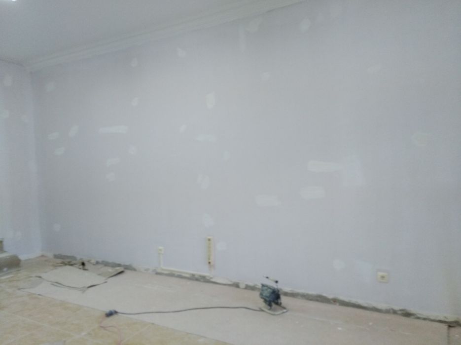 Aplicação de estuque em paredes de cozinha casas de banho ou pladur