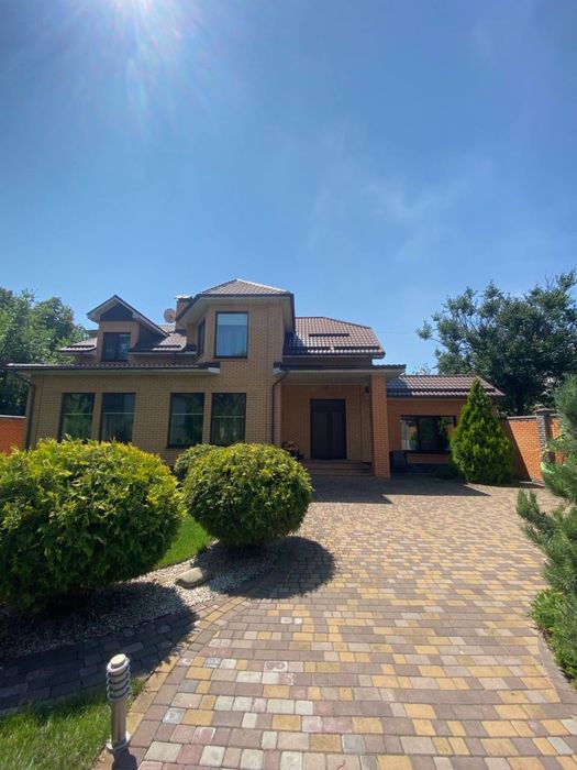 Вишуканий будинок з ремонтом та меблями