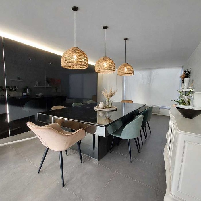 Moradia Geminada T4/T5 · 240 m² · 3 Pisos · Piscina · Garagem 2 carros