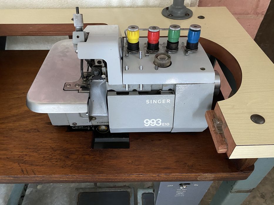 Maquina de corte e costura