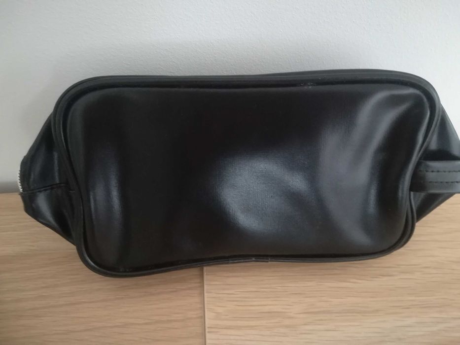 Bolsa preta (necessaire) unisexo- NOVO