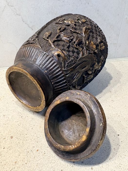 Pote asiático estilo Cinnabar esculpido vintage