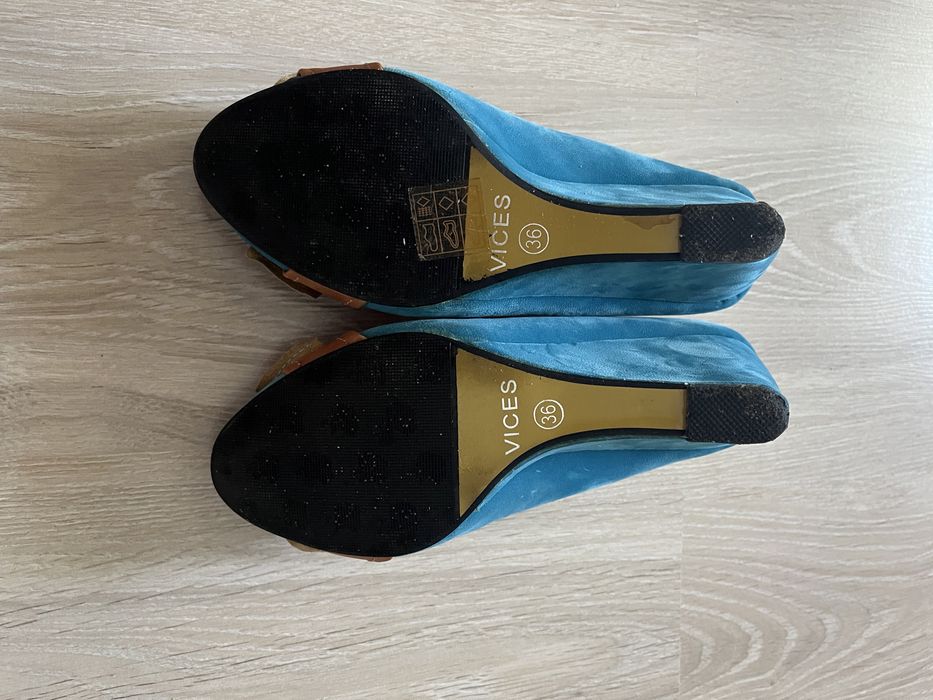 Buty damskie na koturnie r. 36