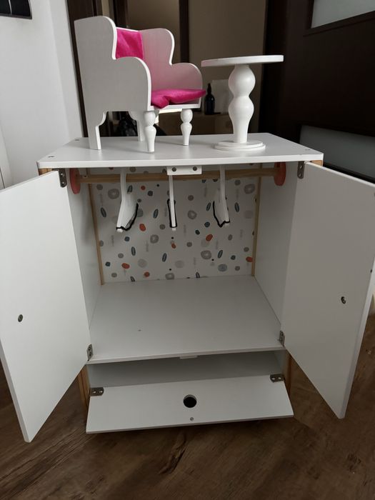 Drewniana szafa dla lalek - small foot