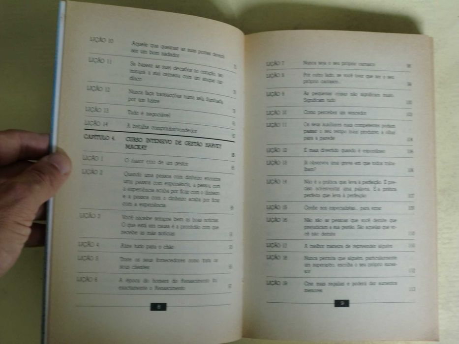 Como nadar com os tubarões sem ser comido vivo
de Harvey Mackay