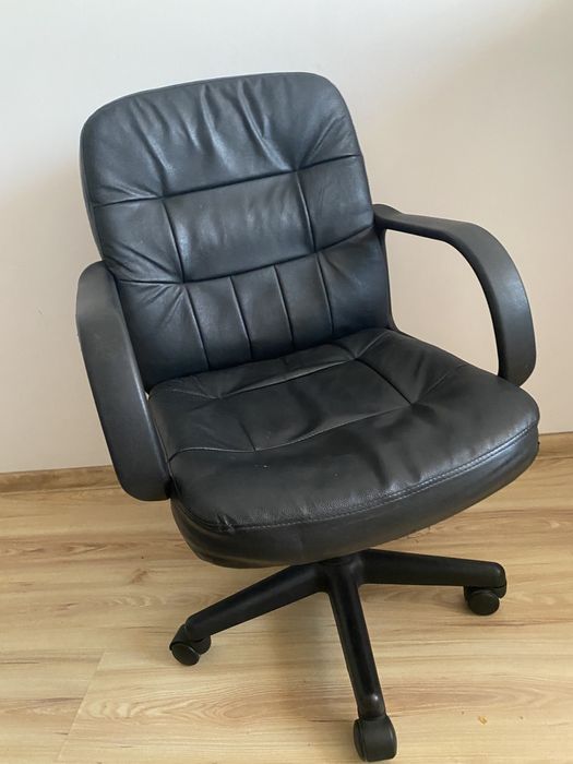 Fotel biurowy obrotowy skórzany