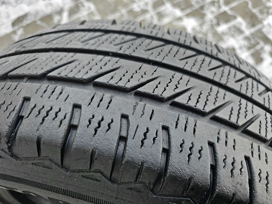 Całoroczne Goodyear 215/65 R16C