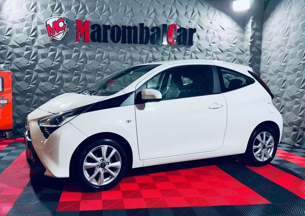 Toyota Aygo 1.0 X-Play Plus