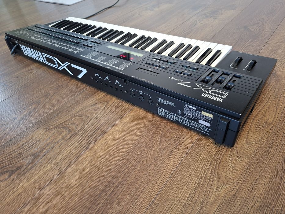 YAMAHA DX 7 II FD ponadczasowa legenda