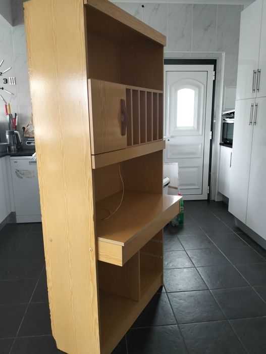 Escrivaninha em bom estado