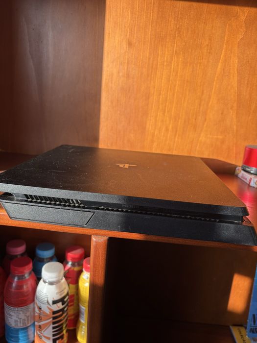 PS4 Slim 500GB (2017) – Bom Estado