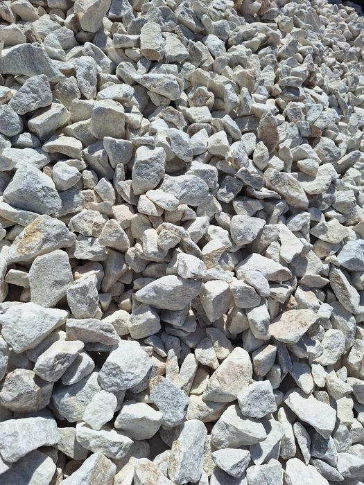 Kamień biały perła różne frakcje