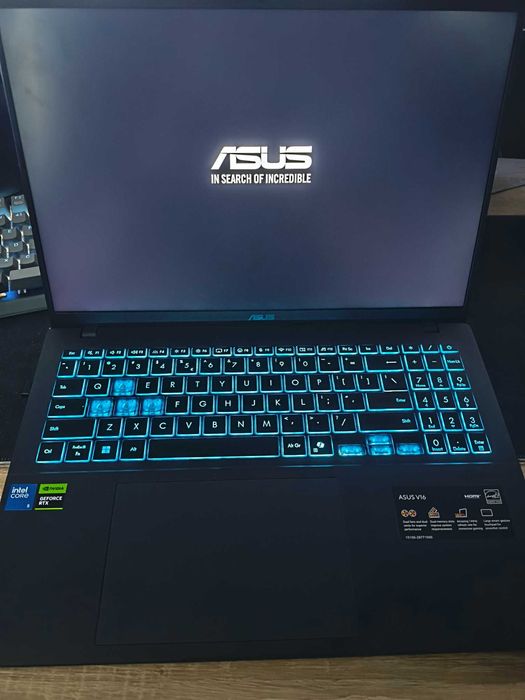 Laptop Asus gamingowy 144Hz RTX 5060 8GB GDDR7//I5 210H//Gwarancja 2028! + Gamingowa myszka nowa - na gwarancji