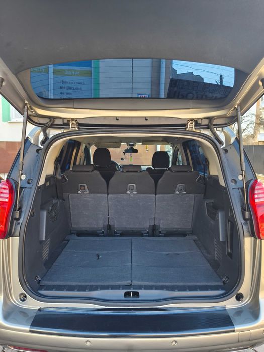 Продаж авто peugeot 5008 в хорошому стані