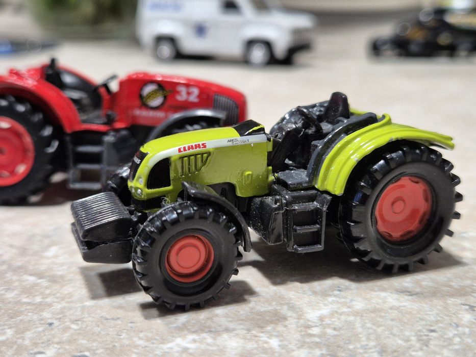 Resorak Traktor ciągnik CLASS ares 697atz 2szt tanio kolekcja model