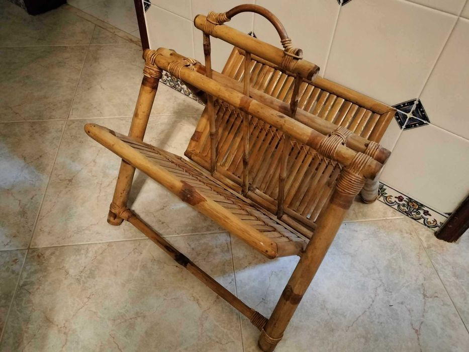 Porta revistas/livros em BAMBU.