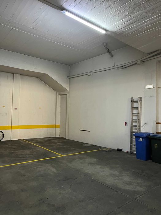 Garagem Lisboa - Rua José de Mello e Castro