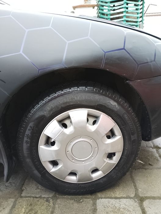 Срочно продам машину Мазда 323 ціна 1650