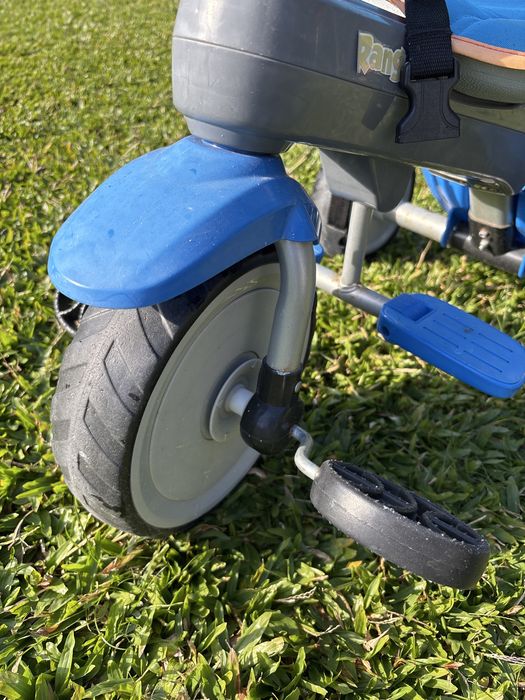 Tricicloco com pega para empurrar e para-sol