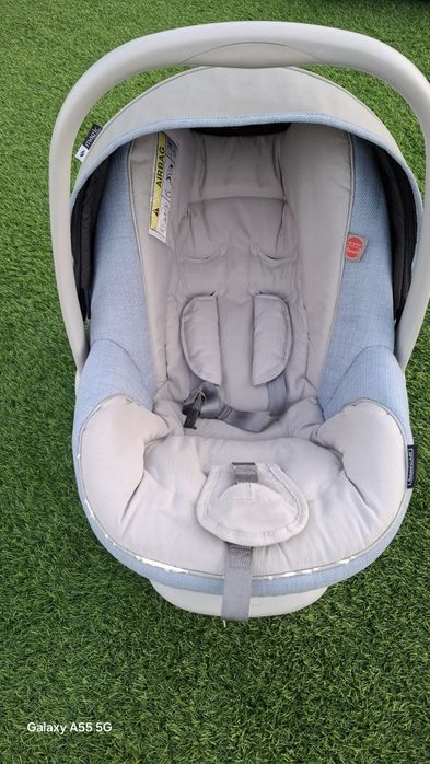 Vendo carrinho de bebé e acessórios completo