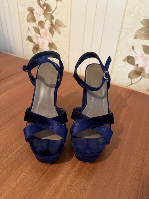 Бархатные босоножки