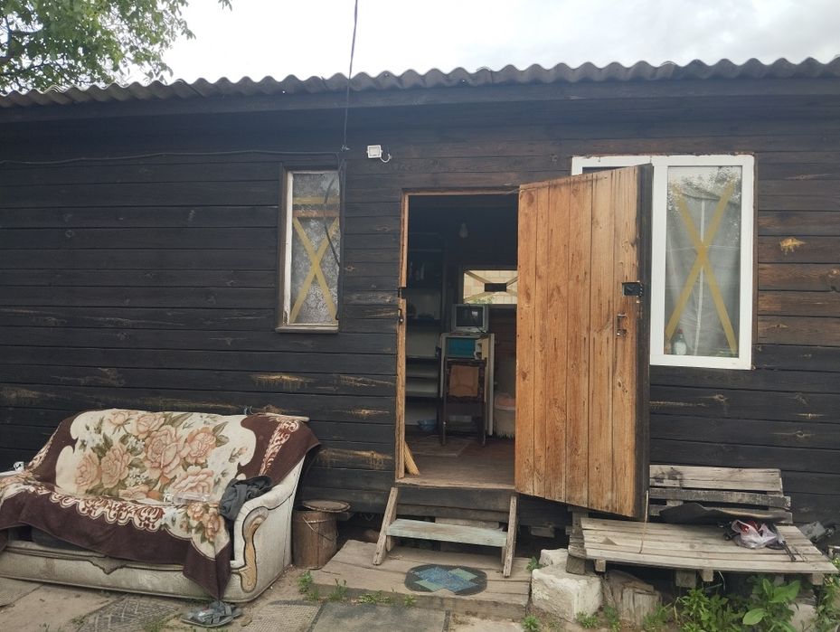 Здається посуточно та на постійній основі дачні будиночки !