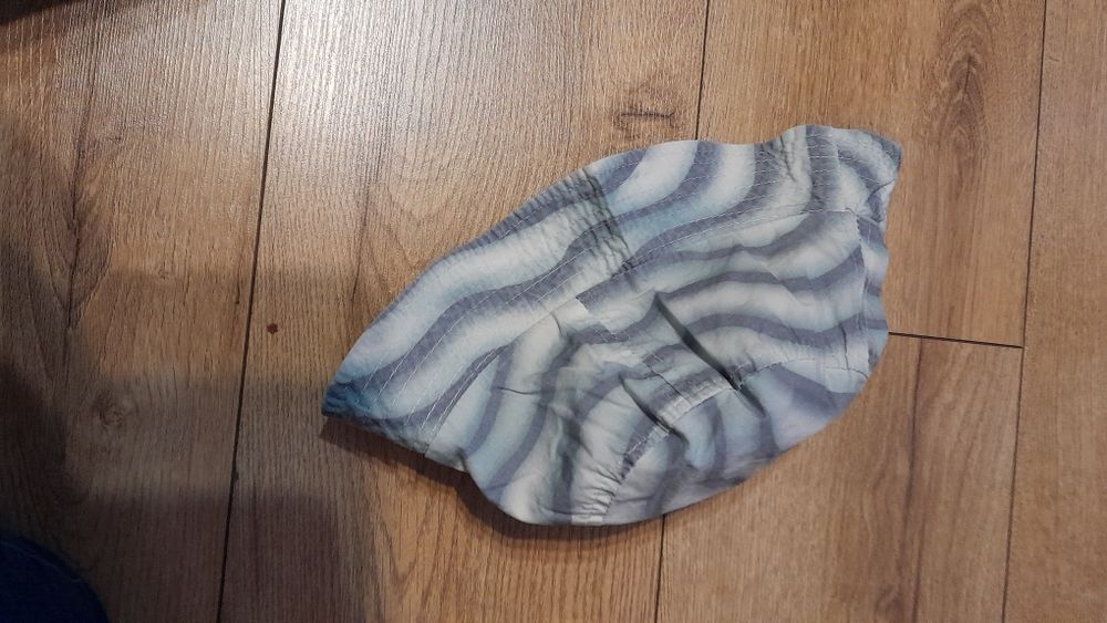Kapelusz  obwód 54 cm.  3-5 lat