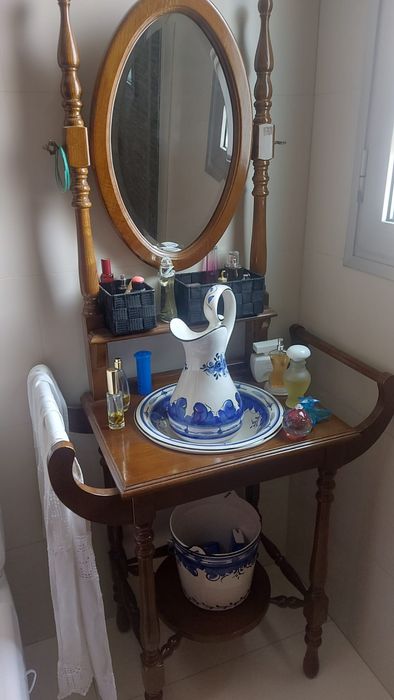 Lavatório Toucador Antigo em Madeira com Espelho