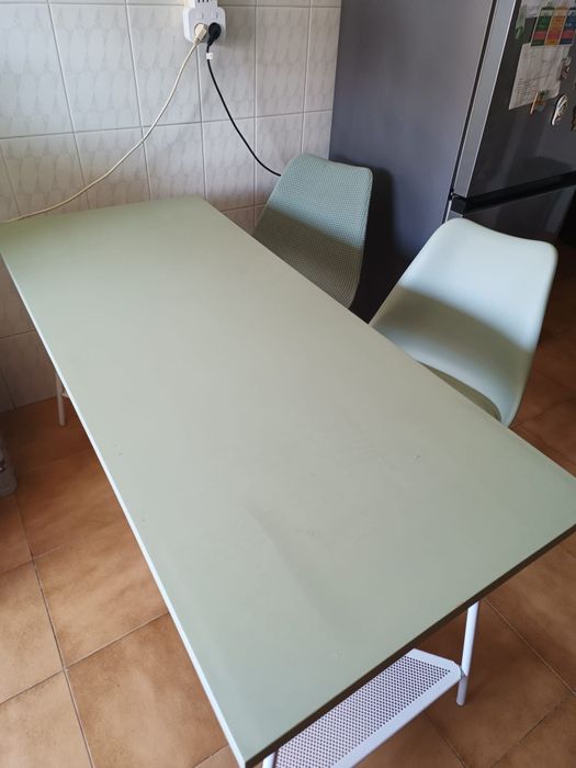 Mesa e 2 cadeiras IKEA - cor verde lima