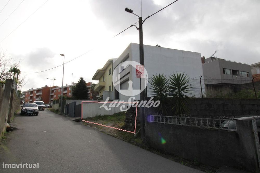 Terreno de 275m2 com Projecto Aprovado para Andar Moradia com Garag...