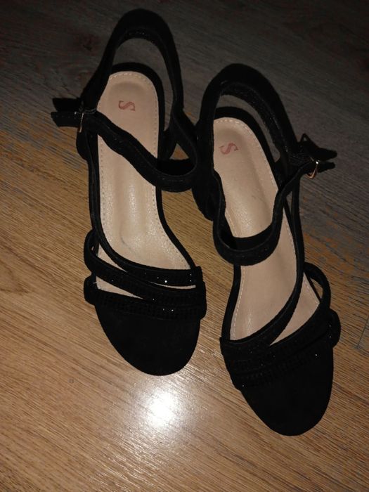 Buty na koturnie