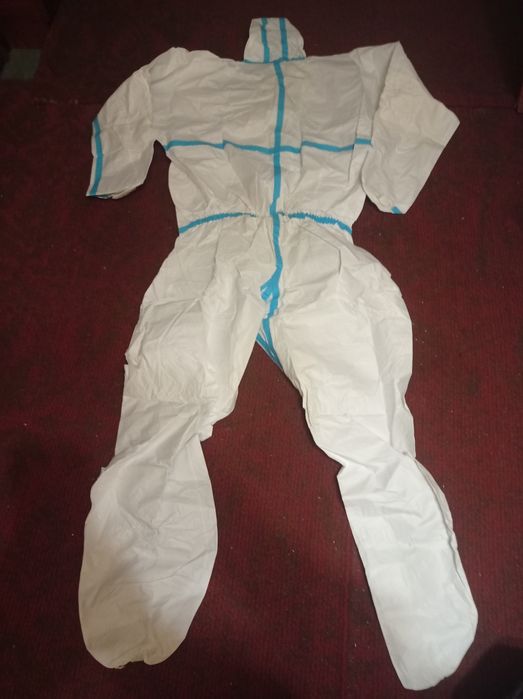 Два.мед.защитных.нов.комбинезона.