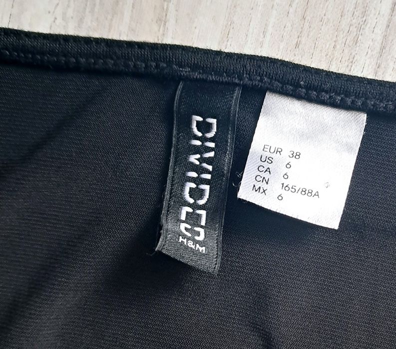 Sukienka czarna krótka mini H&M Divided 38M długi rękaw