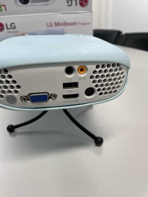 LG Minibeam Portable Projector with 1.80 x 1.80 m Screen64284584092801122