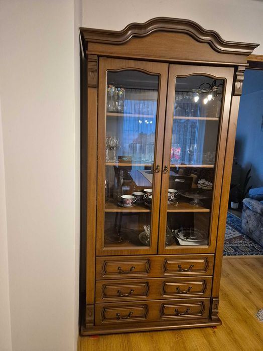 Witryna ciemny orzech