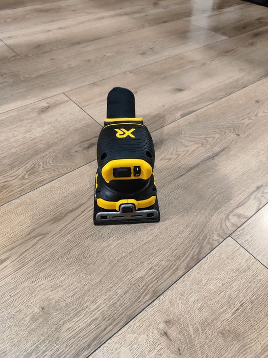 Szlifierka oscylacyjna DeWalt 18v, rok 2024