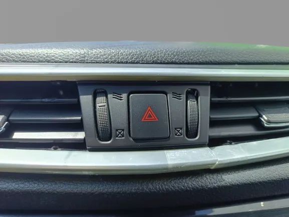 Botão / interruptor 4 piscas NISSAN Qashqai II (J11)
