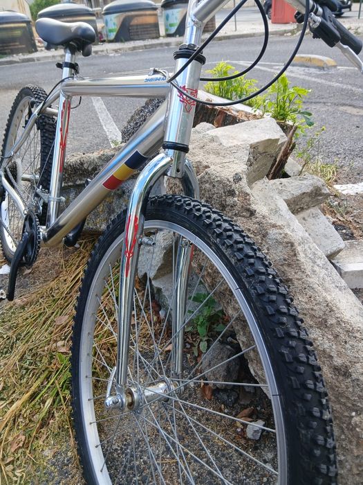 Bicicleta com componentes Shimano revista e pronta a andar
