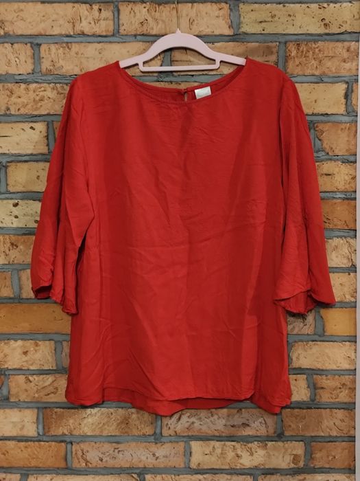 Czerwona bluzka.