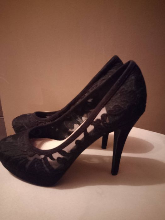 Buty szpilki wzór kwiatowy koronkowy