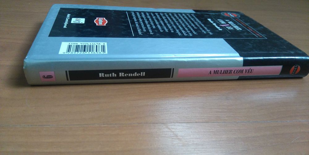 A Mulher com Véu de Ruth Rendell