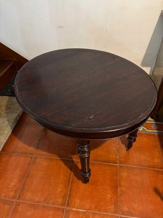 Mesa de Jantar Oval madeira escura